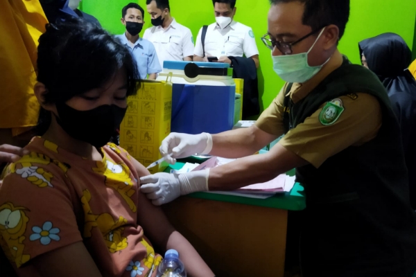 Taufan Pawe Respons Positif Antusiasme Warga Lakukan Vaksin Dosis Lanjutan