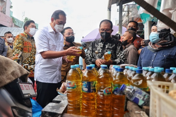 Berkunjung ke Makassar, Mendag Pastikan Minyak Goreng Akan Normal Pekan Depan