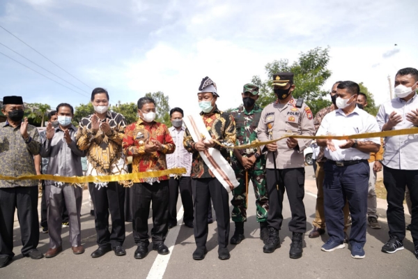 Andi Sudirman Resmikan 3 Ruas Jalan di Toraja
