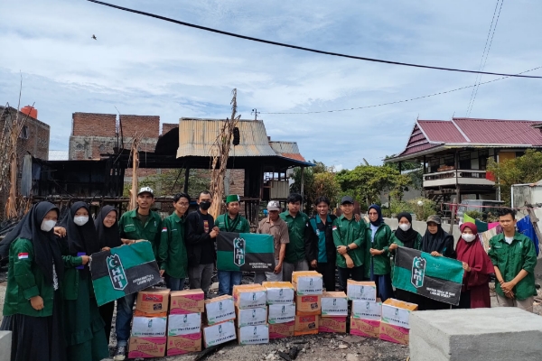 Peduli Sesama, HMI Cabang Sidrap Salurkan Bantuan Korban Kebakaran di Kelurahan Rijang Pittu