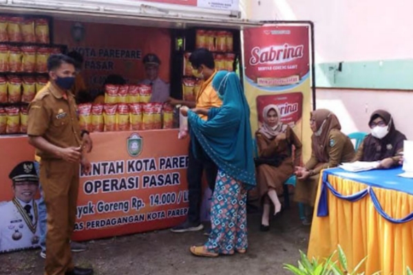 Pemkot Parepare Gencar Operasi Pasar Jaga Harga Minyak Goreng