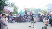 Massa Geruduk Kantor Gubernur Sulsel Desak Rekomendasi PTPN di Enrekang Segera Dicabut
