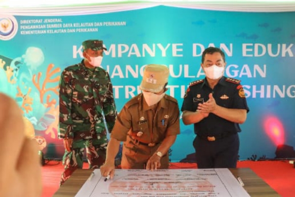 Empat Nelayan Serahkan Sukarela Bom Ikannya di Edukasi dan Sosialisasi PSDKP RI di Selayar