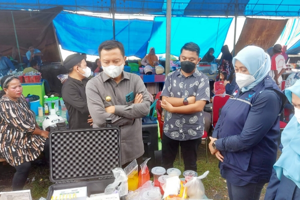 Pastikan Jualan Takjil Ramadhan Aman, Bupati Selayar dan BPOM Lakukan Sidak