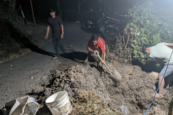 Tanggulangi Pipa Bocor, Tim Transmisi PAM Parepare Perbaikan Dari Pagi Hingga Larut Malam
