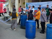 Pemkot Parepare Bersama BUMN Distribusi Minyak Goreng Curah 20 Ton di Pasar Rakyat