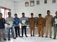 Wabup Selayar Kembali Serahkan Sertifikat Hak Atas Tanah Kepada 18 Nelayan di Desa Komba-komba