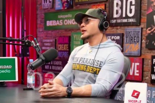 Deddy Corbuzier Minta Maaf dan Hapus Podcast Pasangan Gay di Kanal Youtubenya