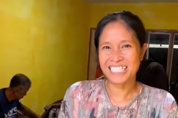 Taufan Pawe Bantu Perabotan Rumah untuk Warga Penerima Program Rumah Impian