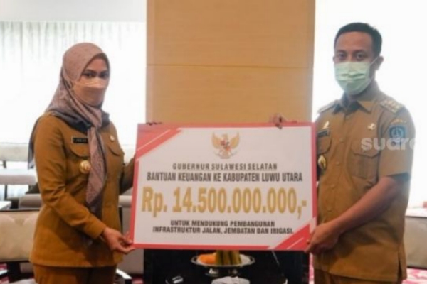 Gubernur Sulsel Serahkan Bantuan Keuangan Rp14,5 M untuk Pembangunan Jembatan dan Ruas Jalan Seko-Rampi