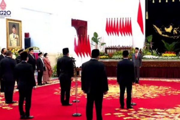 Jokowi Resmi Lantik 2 Mentri Dan 3 Wamen Hasil Reshufle