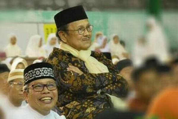 Wali Kota Taufan Pawe Dapat Kehormatan di 1000 Hari Mengenang Wafatnya Presiden Ke-3 BJ. Habibie