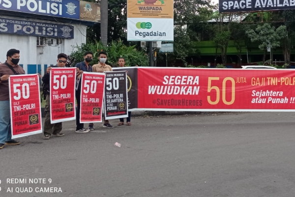 KITRA Makassar Gelar Aksi Desak Kenaikan Gaji TNI Polri