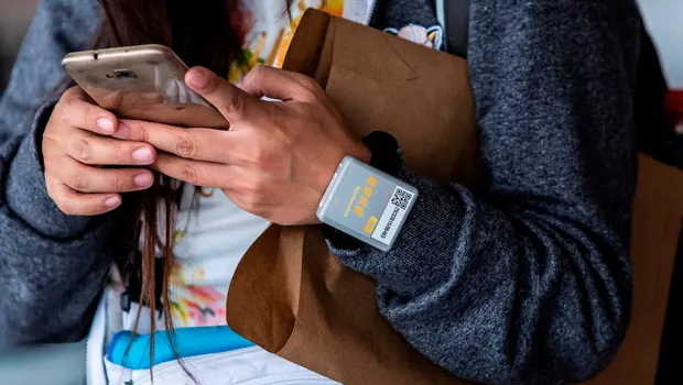 Karantina Covid-19, Hong Kong Terapkan Gelang Pelacak