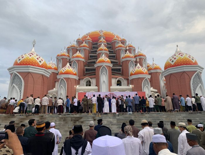 Warga Padati Salat Idul Adha di Masjid Kubah 99 Asmaul Husna