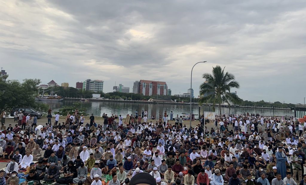 Warga Padati Salat Idul Adha di Masjid Kubah 99 Asmaul Husna