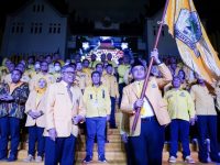 Ketua DPD I Golkar Sulsel, Taufan Pawe melantik kepengurusan DPD II Golkar Kota Makassar