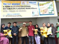 Kadin Gowa dan Bulog Makassar Gelar Pasar Murah untuk KPM PKH Pattallassang