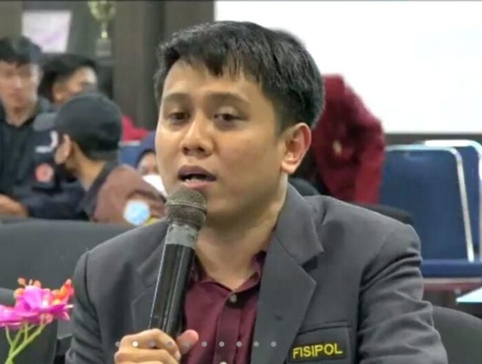Warga Pattalassang Gowa, Jusri Adi.