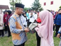 Gubernur Andi Sudirman Berikan Bantuan Rp1 Juta Per Siswa SLB di Sulsel