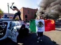 Los Angeles Rusuh, Ribuan Demonstran Tolak Razia Imigrasi Trump