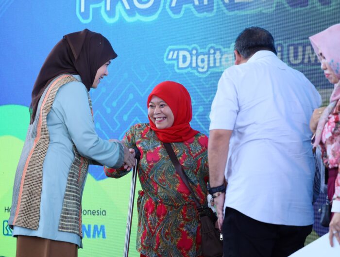Aliyah Mustika Ilham Serahkan Bantuan untuk UMKM Disabilitas di PKU Akbar PT PNM