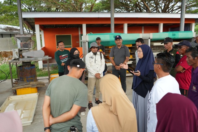Melinda Aksa Tinjau TPS3R Kelurahan Untia, Dorong Sinergi Atasi Sampah dan Dukung Urban Farming
