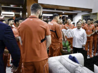 Hangat dan Penuh Kekeluargaan, Presiden Prabowo Sambut Timnas Sepak Bola di Kertanegara