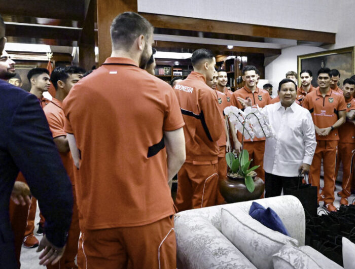 Hangat dan Penuh Kekeluargaan, Presiden Prabowo Sambut Timnas Sepak Bola di Kertanegara