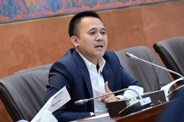 Mufti Anam Bongkar Masalah PLN: Token Error, Tarif Naik, Listrik Desa Tak Kunjung Tuntas!