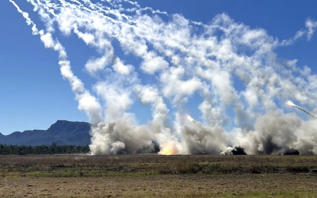 Australia Luncurkan Roket HIMARS Pertama dalam Latihan Perang Bersama AS