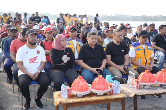 Munafri-Aliyah Aksi Jumat Bersih di Waduk Tunggu Pampang