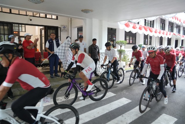 Wali Kota Makassar Lepas Ratusan Peserta Touring Sepeda Merdeka De Barru 2025