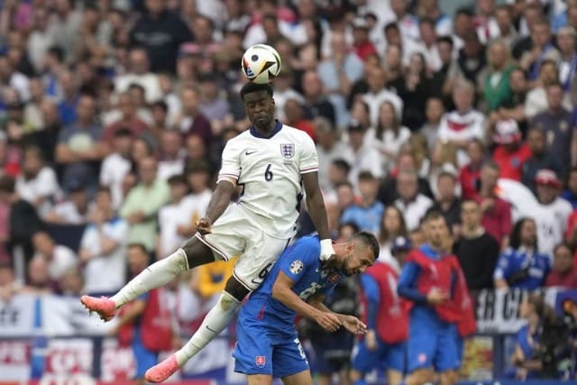 Liverpool dan Chelsea Berebut Bek Timnas di 2026