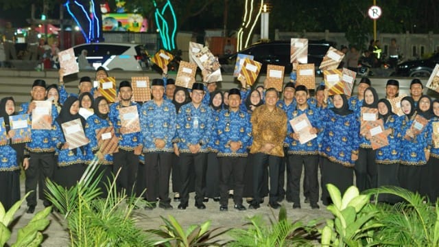 Wali Kota Parepare Tasming Hamid Serahkan SK Pengangkatan 42 PPPK Tahap II Formasi 2024