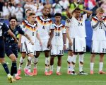 Punggawa Timnas Jerman kecewa setelah kekalahan adu penalti melawan Paraguay di Stadion Boston pada Selasa (30/6/2026). (AFP)