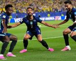 Tiga pemain Brasil, Vinicius Junior (kiri), Matheus Cunha (tengah), dan Lucas Paqueta (kanan, merayakan gol ke gawang Haiti pada laga yang digelar di Philadelphia, Sabtu (20/6/2026) pagi WIB. (AP Photo)