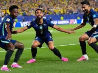 Tiga pemain Brasil, Vinicius Junior (kiri), Matheus Cunha (tengah), dan Lucas Paqueta (kanan, merayakan gol ke gawang Haiti pada laga yang digelar di Philadelphia, Sabtu (20/6/2026) pagi WIB. (AP Photo)