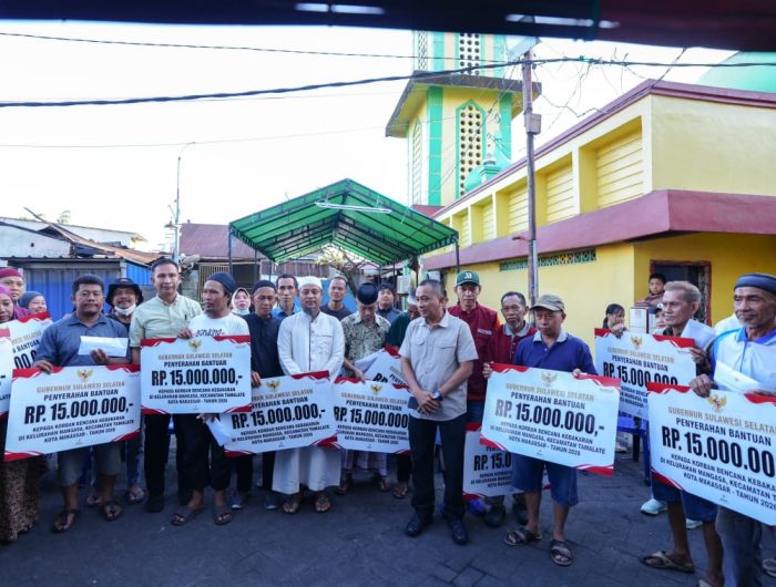 Gubernur Sulsel Temui Korban Kebakaran Jalan Sultan Alauddin III, Salurkan Bantuan Sosial dan Rehabilitasi Rumah