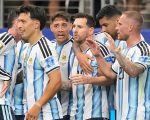 Argentina merayakan gol pertama ke gawang Austria pada laga Grup J Piala Dunia di Arlington, Texas, Selasa (23/06/2026). (AP/Tony Gutierrez)