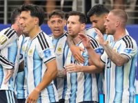 Argentina merayakan gol pertama ke gawang Austria pada laga Grup J Piala Dunia di Arlington, Texas, Selasa (23/06/2026). (AP/Tony Gutierrez)