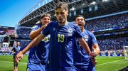 Para punggawa Bosnia berselebrasi setelah membobol gawang Qatar pada Kamis (25/6/2026). (Shutterstock)