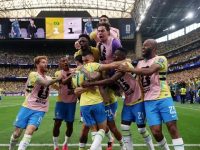 Timnas Brasil merayakan gol di menit akhir pertandingan kontra Jepang pada laga babak 32 besar Piala Dunia 2026 di Houston Stadium pada Selasa (30/6/2026). (AFP)