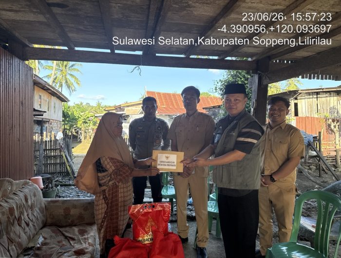 Gubernur Sulsel Salurkan Bantuan Kemanusiaan untuk Keluarga Korban Terseret Arus Sungai di Soppeng