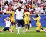 Bukayo Saka (nomor 7) dan Harry Kane (nomor 9) bereaksi saat gagal mengoversi peluang kontra Ghana di Stadion Boston pada Rabu (24/6/2026). (AFP)