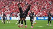 Jonathan David (kanan) melakukan selebrasi bersama Stephen Eustaquio (kiri) setelah mencetak gol ke gawang Qatar di Vancouver, British Columbia, Jumat (19/6/2026) pagi WIB.(The Canadian Press)