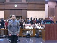 Nadiem Makarim disidang dalam perkara dugaan korupsi pengadaan laptop berbasis Chromebook, Selasa (30/6/2026).