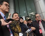 Roy Suryo dan dr Tifa dipulangkan Kejari Jaksel. (detikcom).