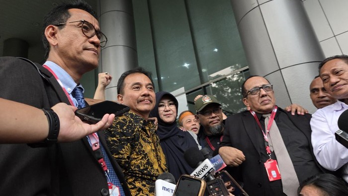 Roy Suryo dan dr Tifa dipulangkan Kejari Jaksel. (detikcom).