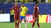 Luis Suarez (kuning), bereaksi di dekat penyerang Portugal, Cristiano Ronaldo di Miami Stadium pada Miami Minggu (28/6/2026).(AFP)